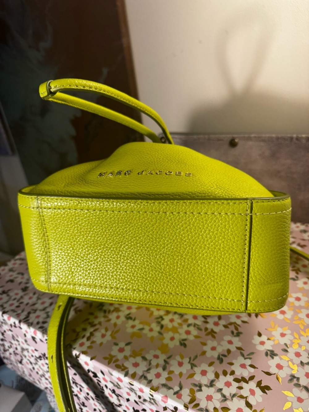 Marc Jacobs Lime Leather Drawstring Crossbody - Picture 9 of 13